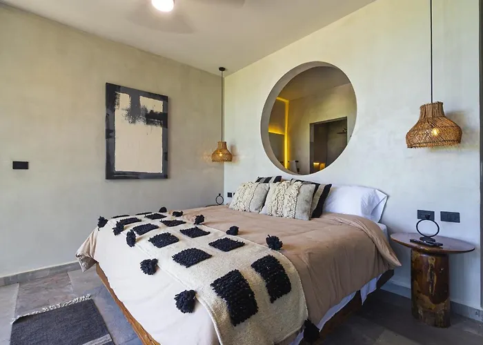 Luxury Beachfront 3br Apartment